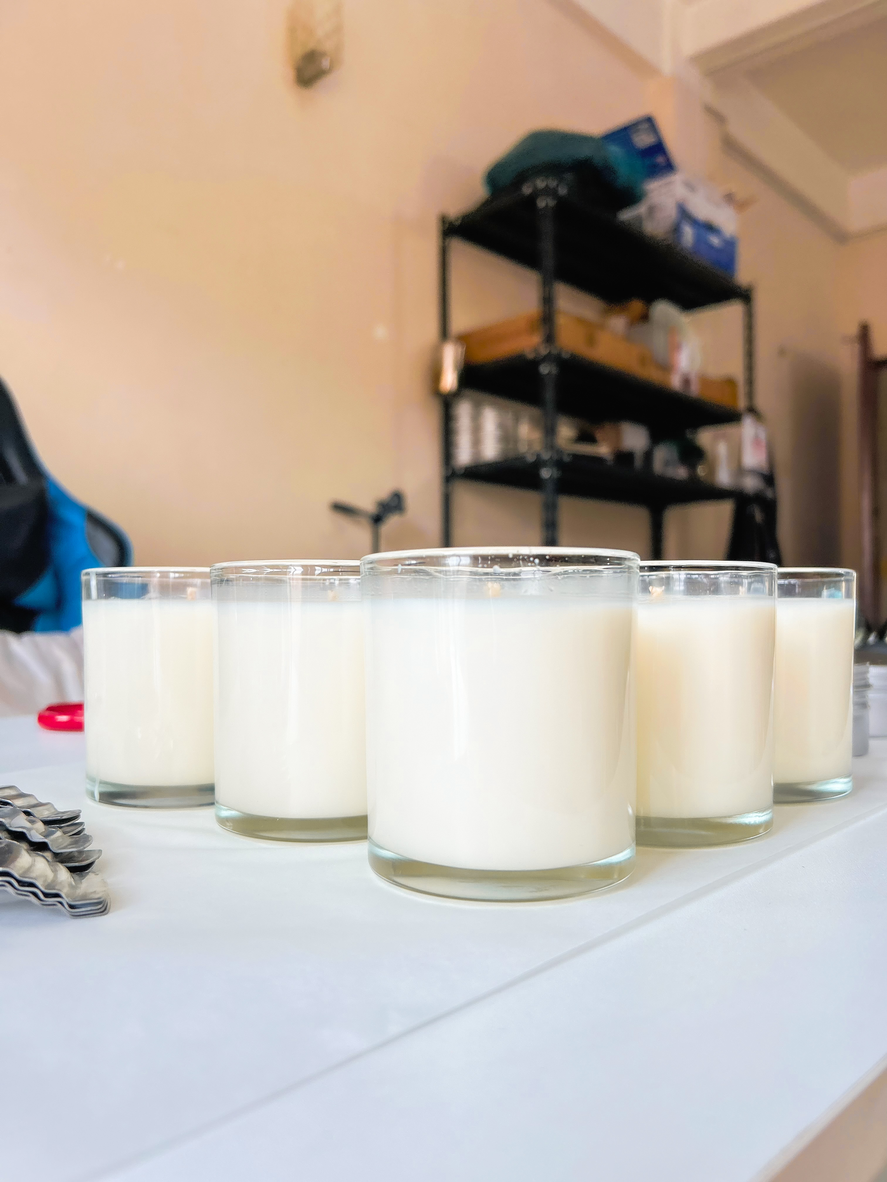 Raw fragrance materials